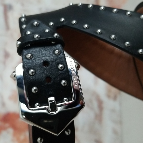 New Givenchy Elegant Studded Leather Sandals - Picture 5 of 12